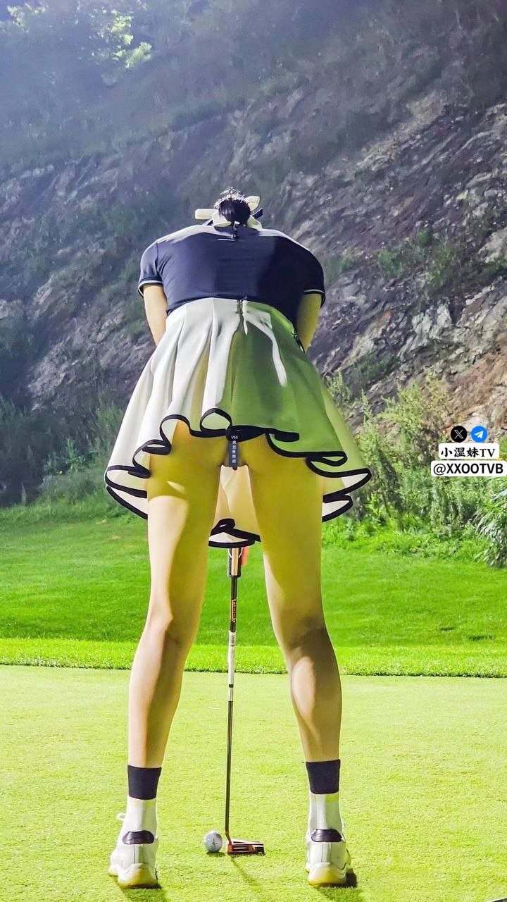 桃子奶小姐姐 胸型真不错 聊天吃烧烤 调情啪啪完不过瘾 自己还要偷偷抠一抠穴