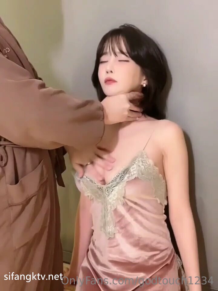 黑美人Milena勾引性感房东